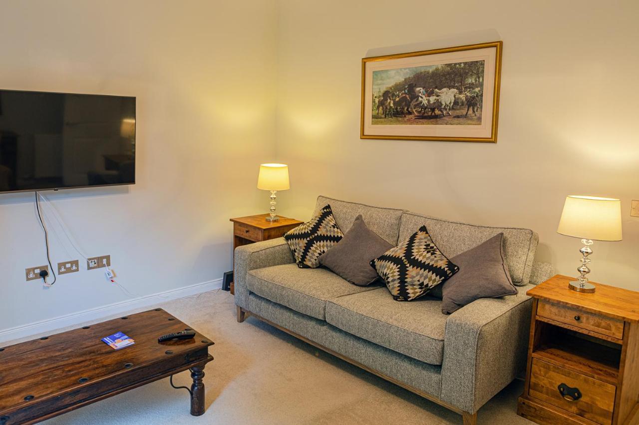 Hedgefield House - Serene Top Floor Flat Inverness Exterior foto